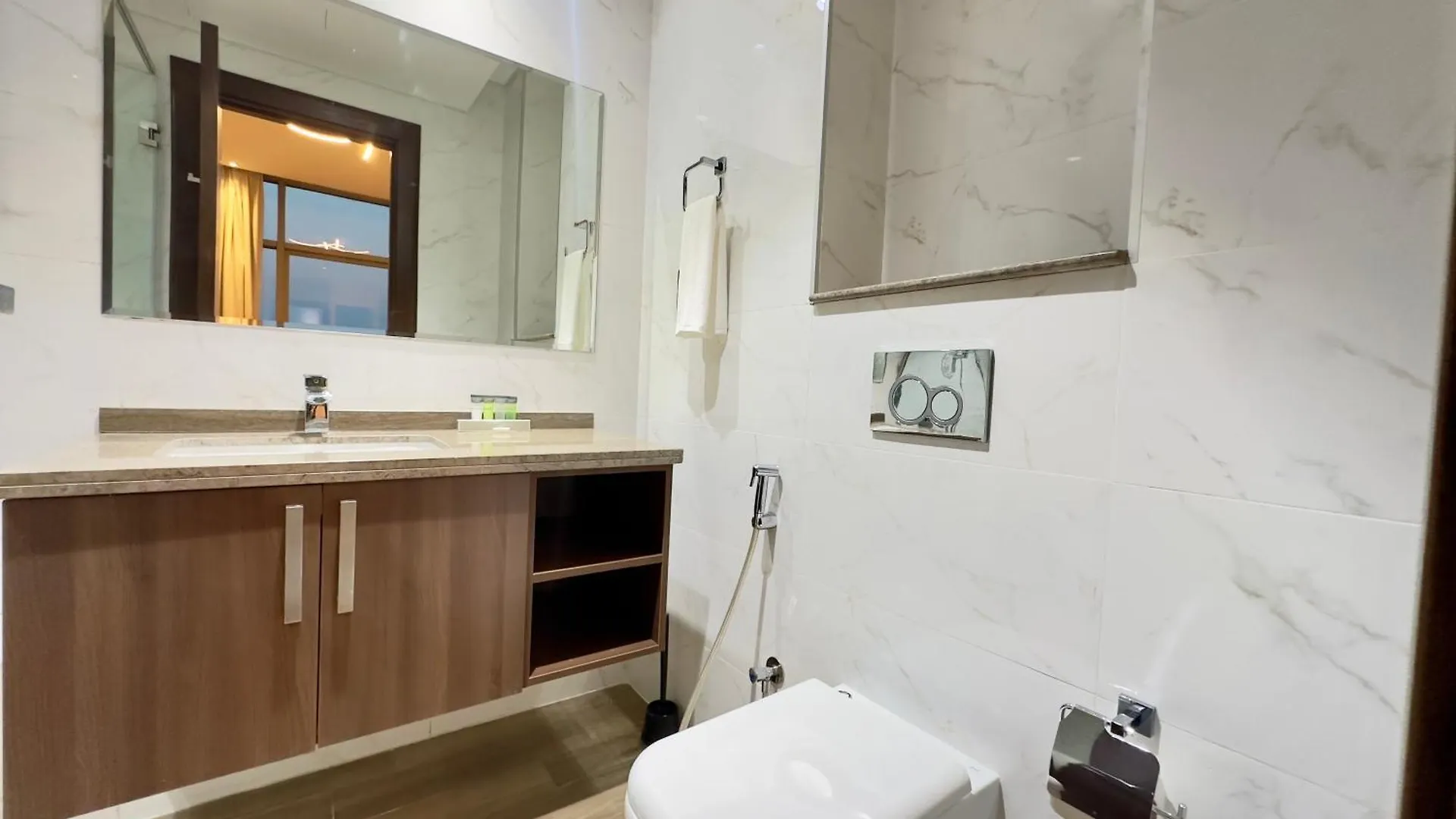 Quickstay Home 19 J One Stylish Modern Apartment Dubai